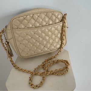 Vintage Quilted Cream Faux Leather Shoulder Bag w Gold Rope Chain Strap & Tassel
